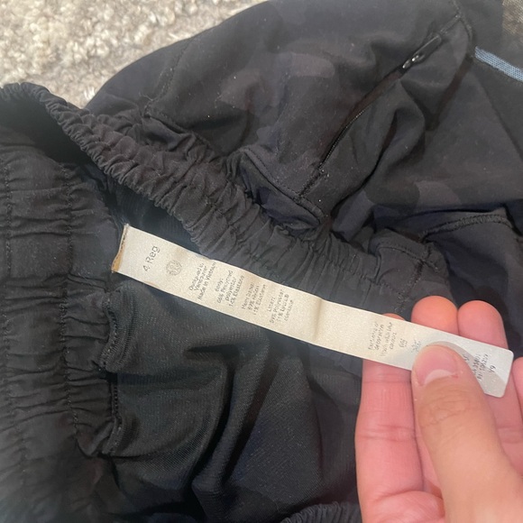 lululemon athletica Camo Black Women's Athletic Shorts - Picture 4 of 12